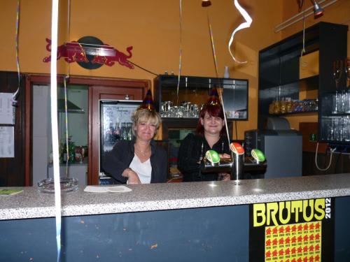 Obsluha na&nbsp;Maškarní karnevale